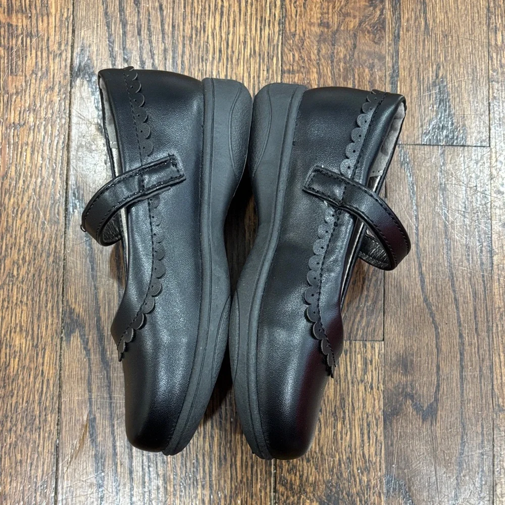 French Toast girls Classic Black Mary Jane Shoes size 9
